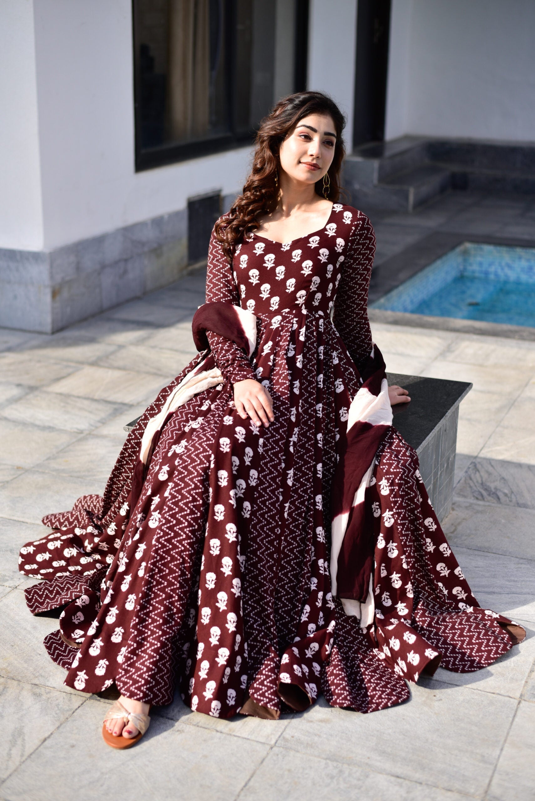 gajgamini brown maxi set